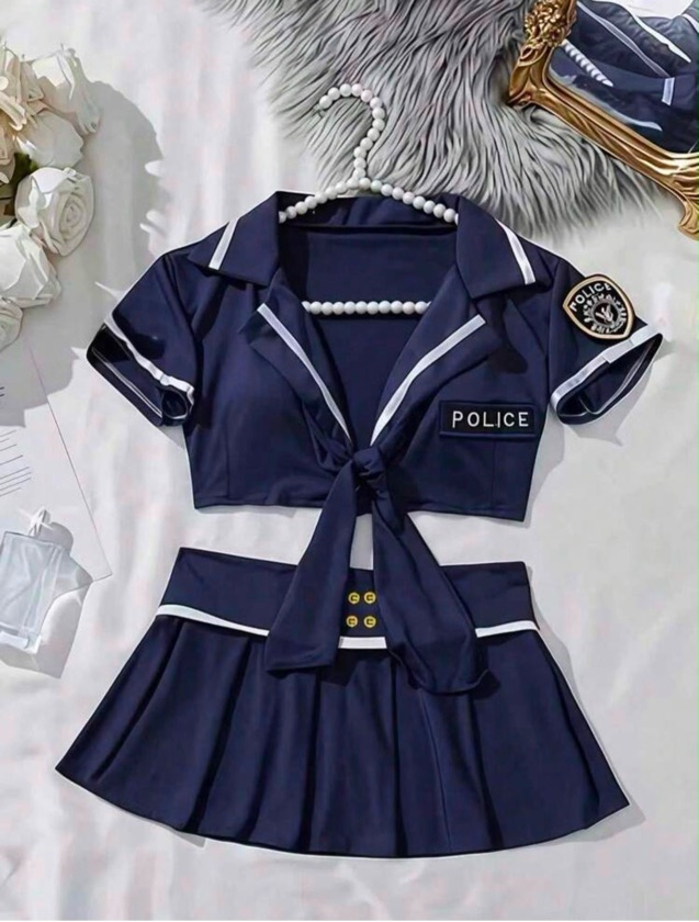 1F977D3A-0E72-40E0-B7DB-5ED9987D5C64 Fantasia Policial Sensual – Atitude, Charme e Poder - Tamanho M - Image 1